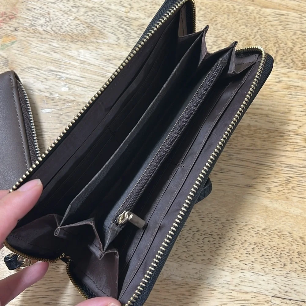 Bundle 2 wallets - NWOT AC2